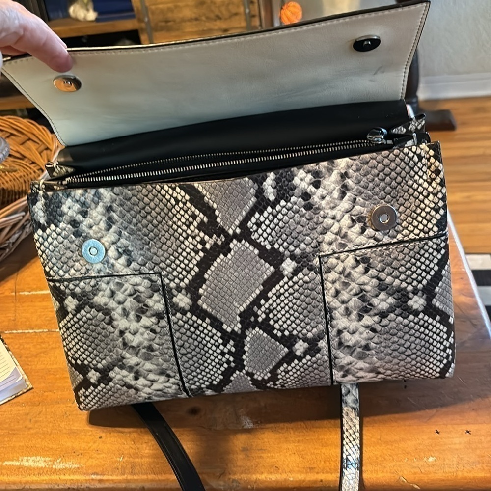 Tory Burch Block T Satchel Snakeskin 🐍 - Picture 14 of 16
